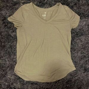 t- shirt, v-neck, kohls size small